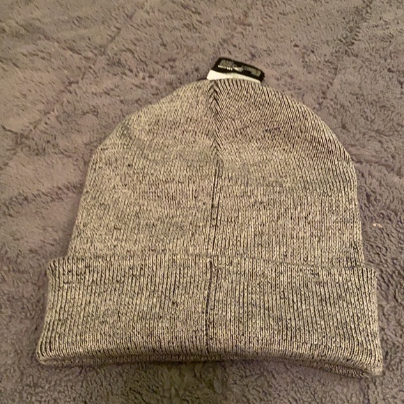 Men’s Under Armour beanie - Picture 2 of 2